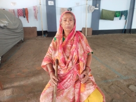 চোখের দৃষ্টি ফেরাতে গোলাপীর পাশে আকবরিয়া কেয়ার ফাউন্ডেশন চেয়ারম্যান আলাল